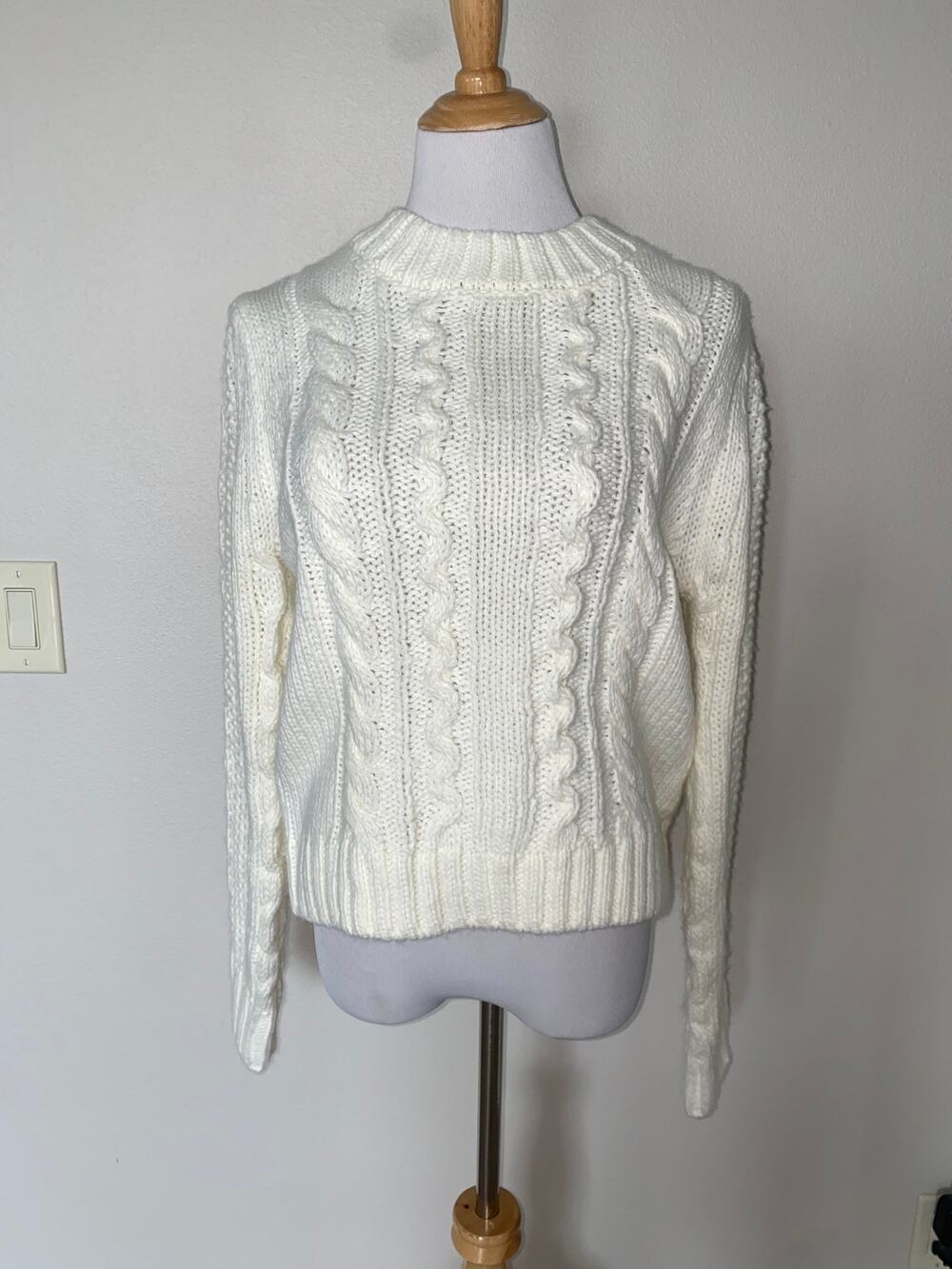 Elie. Tahari Cream Ivory Fisherman Cable Knit Sweater L/S Medium NWT